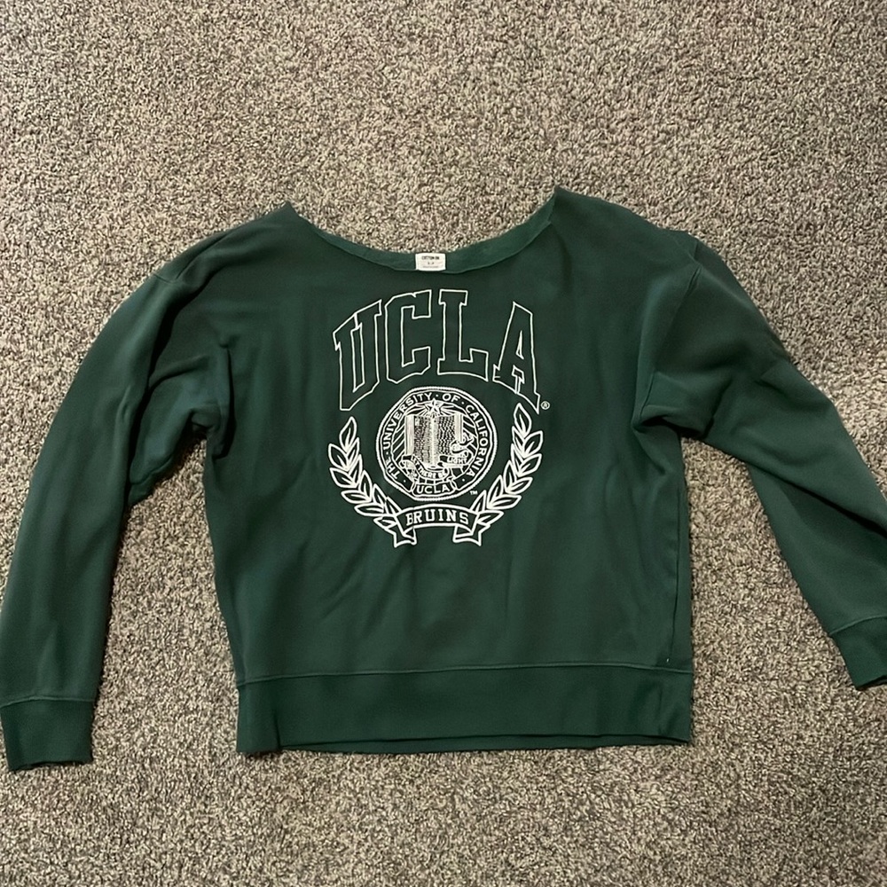 Cotton on off the shoulder sweater!